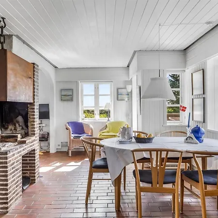Thorben - 3-5km From The Sea By Interhome