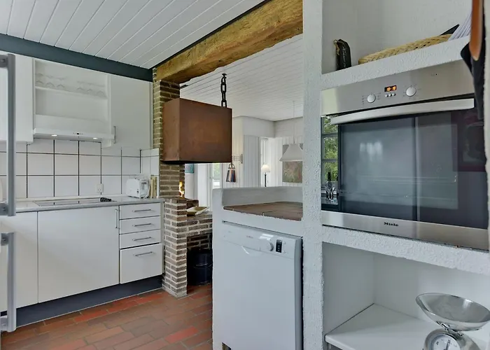 Thorben - 3-5km From The Sea By Interhome